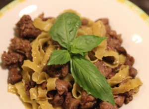 fettuccine ricce ragù bianco