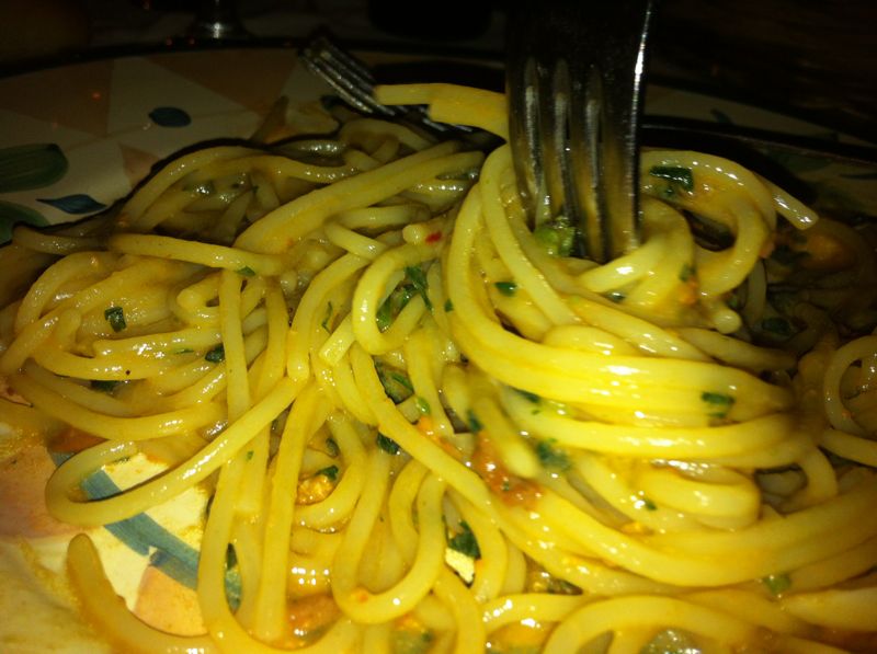spaghetti ricci di mare e peperoncino
